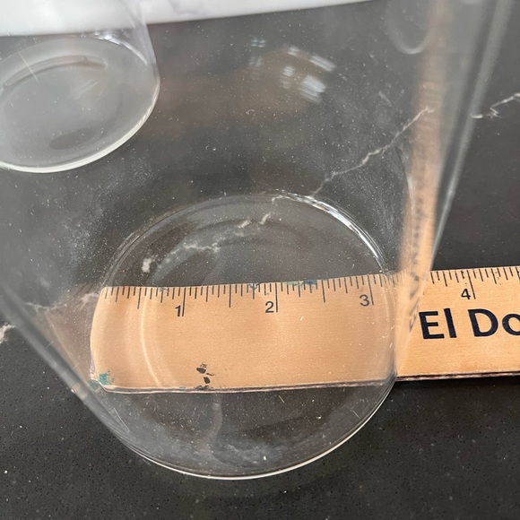 2 Glass Jars with wooden lids - decorative and functional - Picture 4 of 5